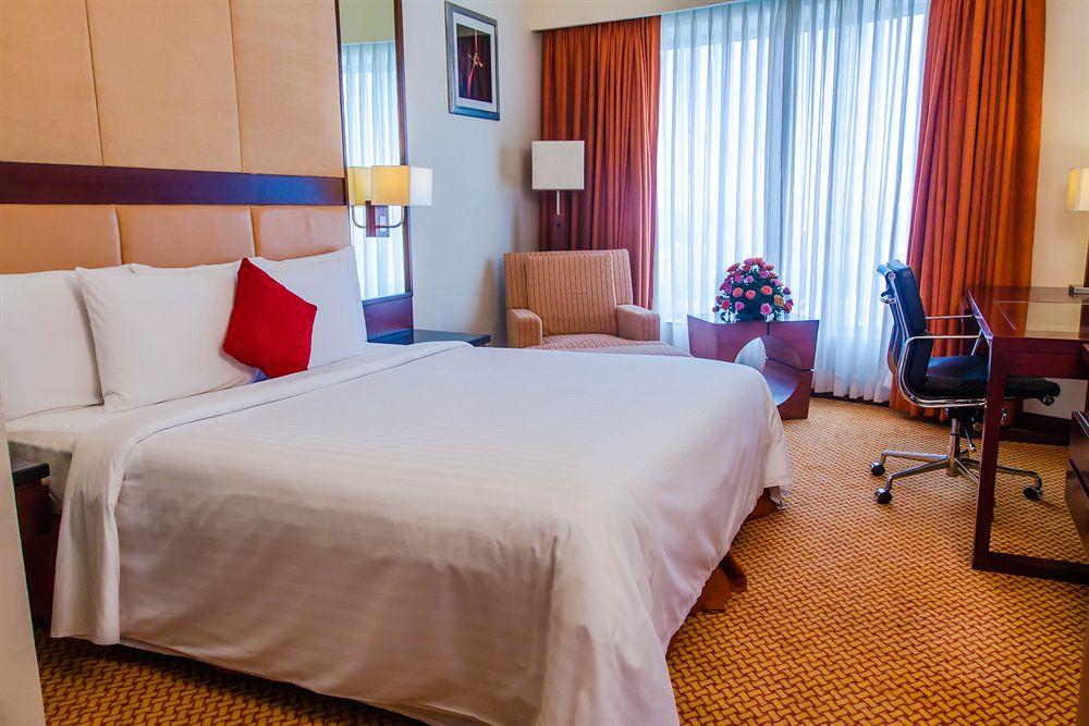 Courtyard By Marriott Ahmedabad Hotel Exterior photo