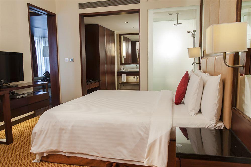 Courtyard By Marriott Ahmedabad Hotel Exterior photo