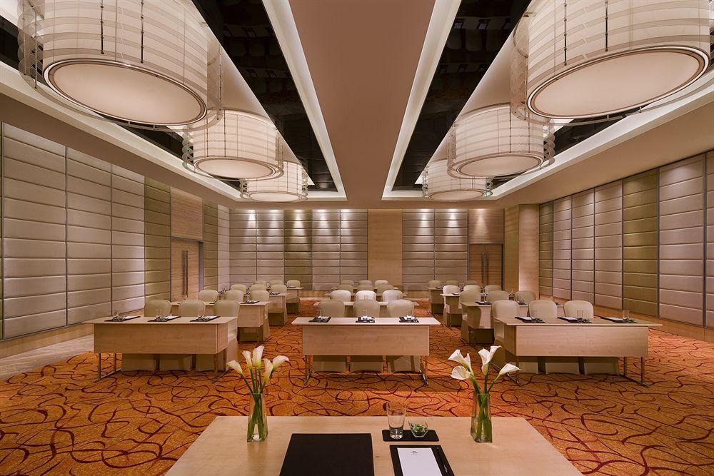 Courtyard By Marriott Ahmedabad Hotel Exterior photo