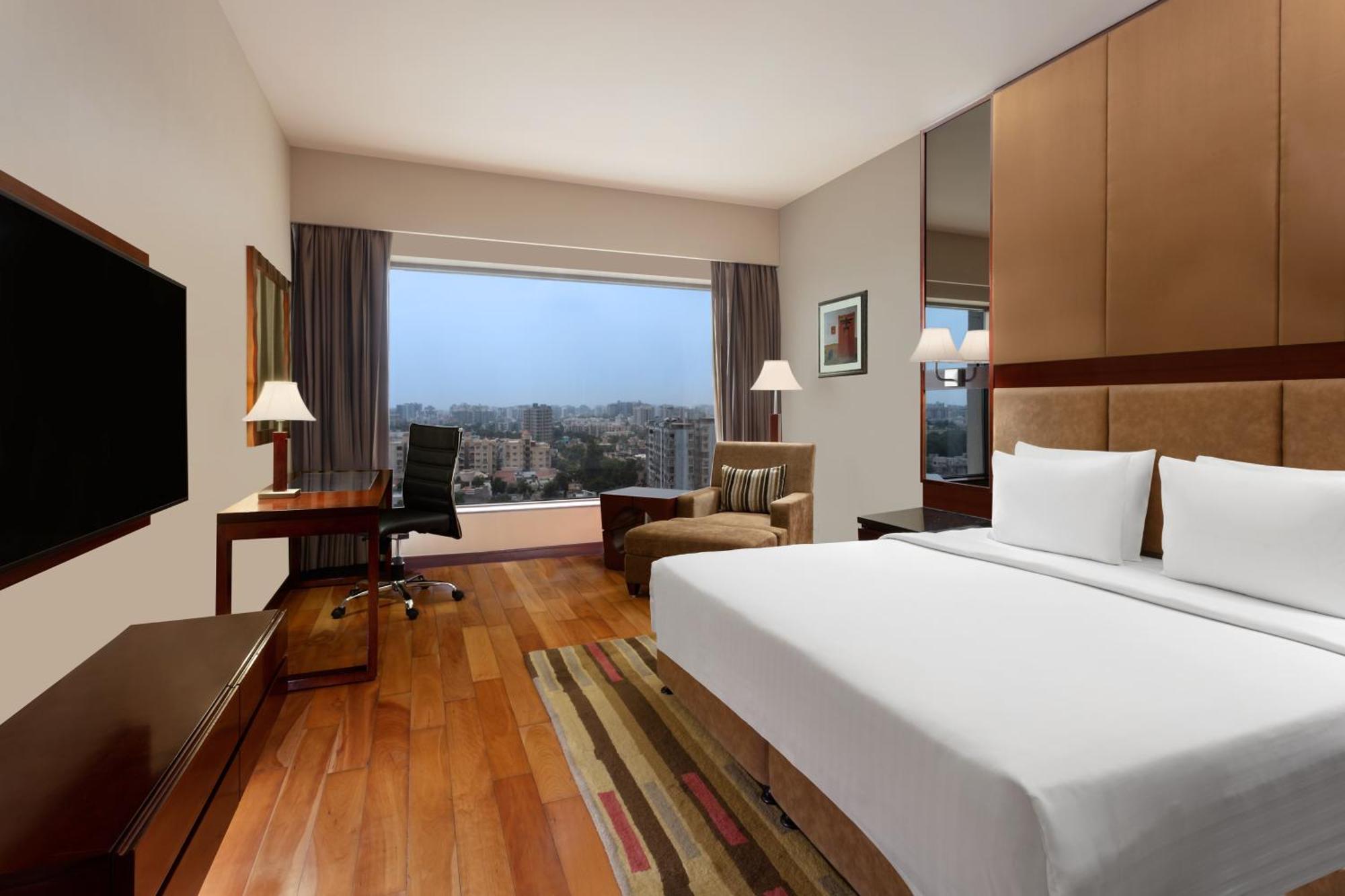 Courtyard By Marriott Ahmedabad Hotel Exterior photo