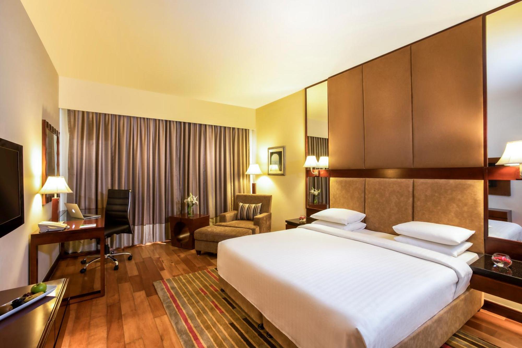 Courtyard By Marriott Ahmedabad Hotel Exterior photo