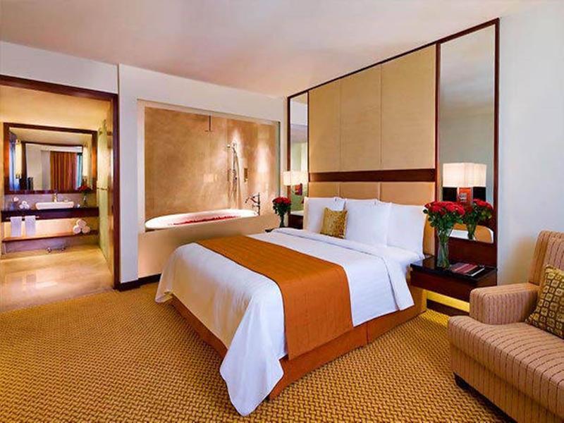 Courtyard By Marriott Ahmedabad Hotel Exterior photo