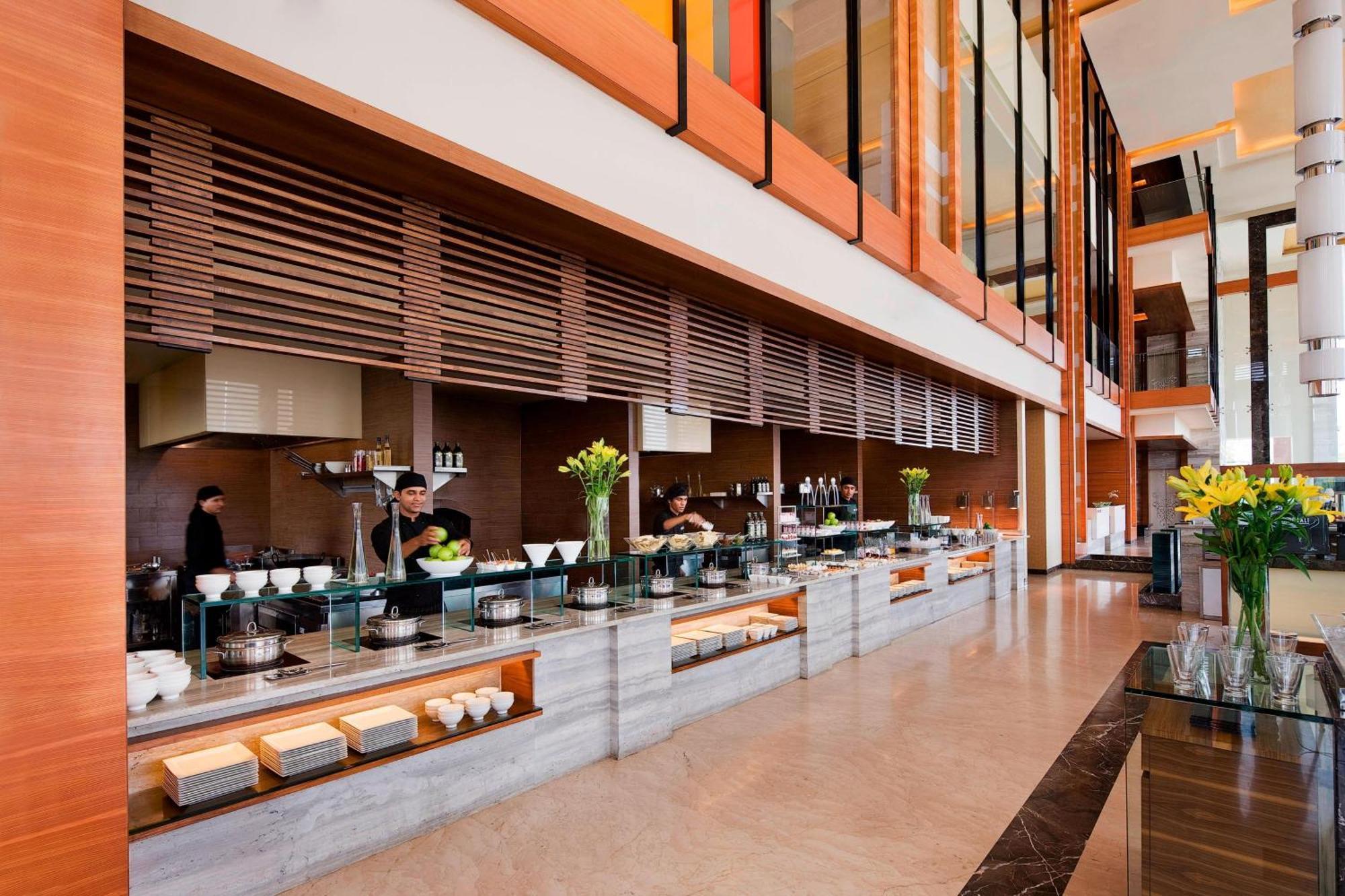 Courtyard By Marriott Ahmedabad Hotel Exterior photo