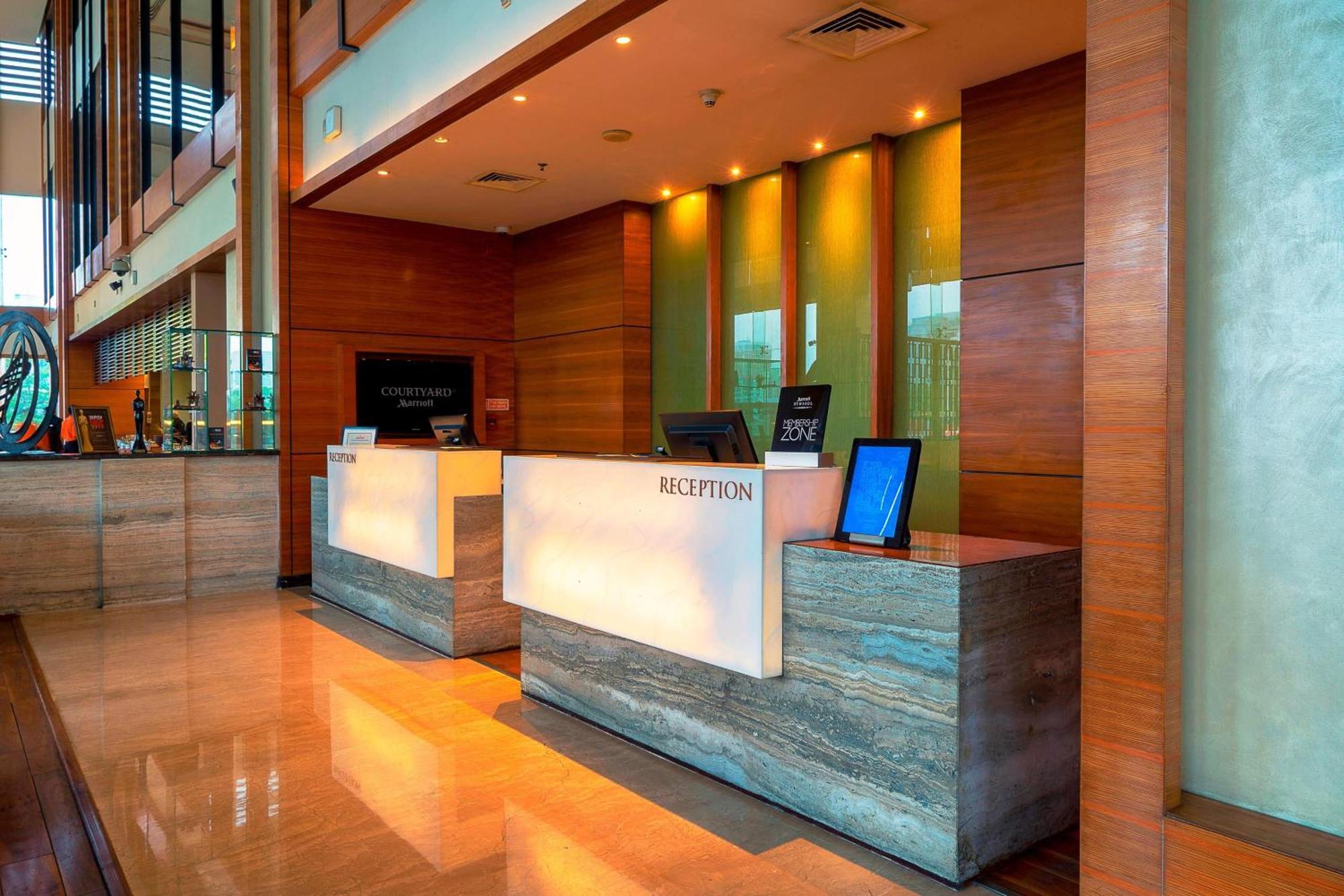 Courtyard By Marriott Ahmedabad Hotel Exterior photo
