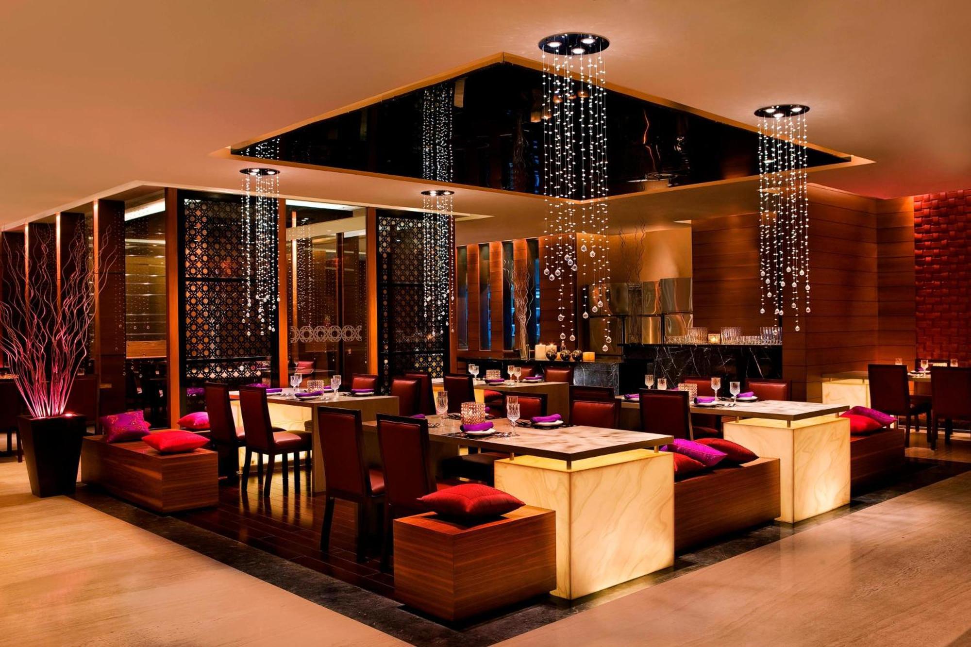 Courtyard By Marriott Ahmedabad Hotel Exterior photo