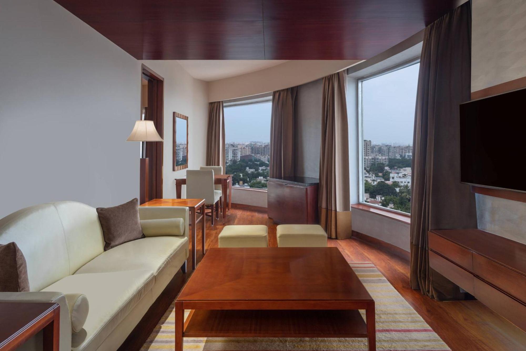 Courtyard By Marriott Ahmedabad Hotel Exterior photo