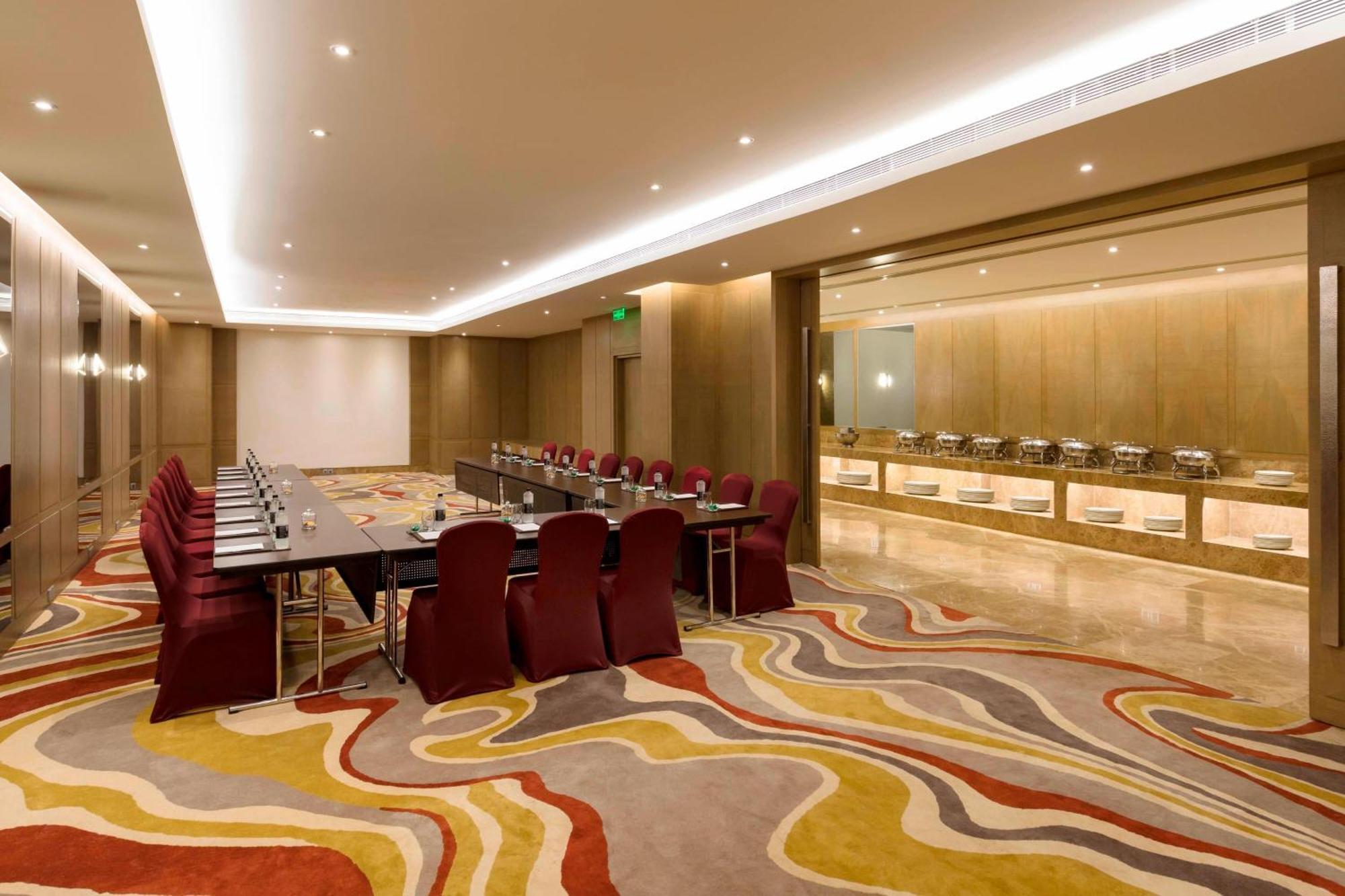 Courtyard By Marriott Ahmedabad Hotel Exterior photo