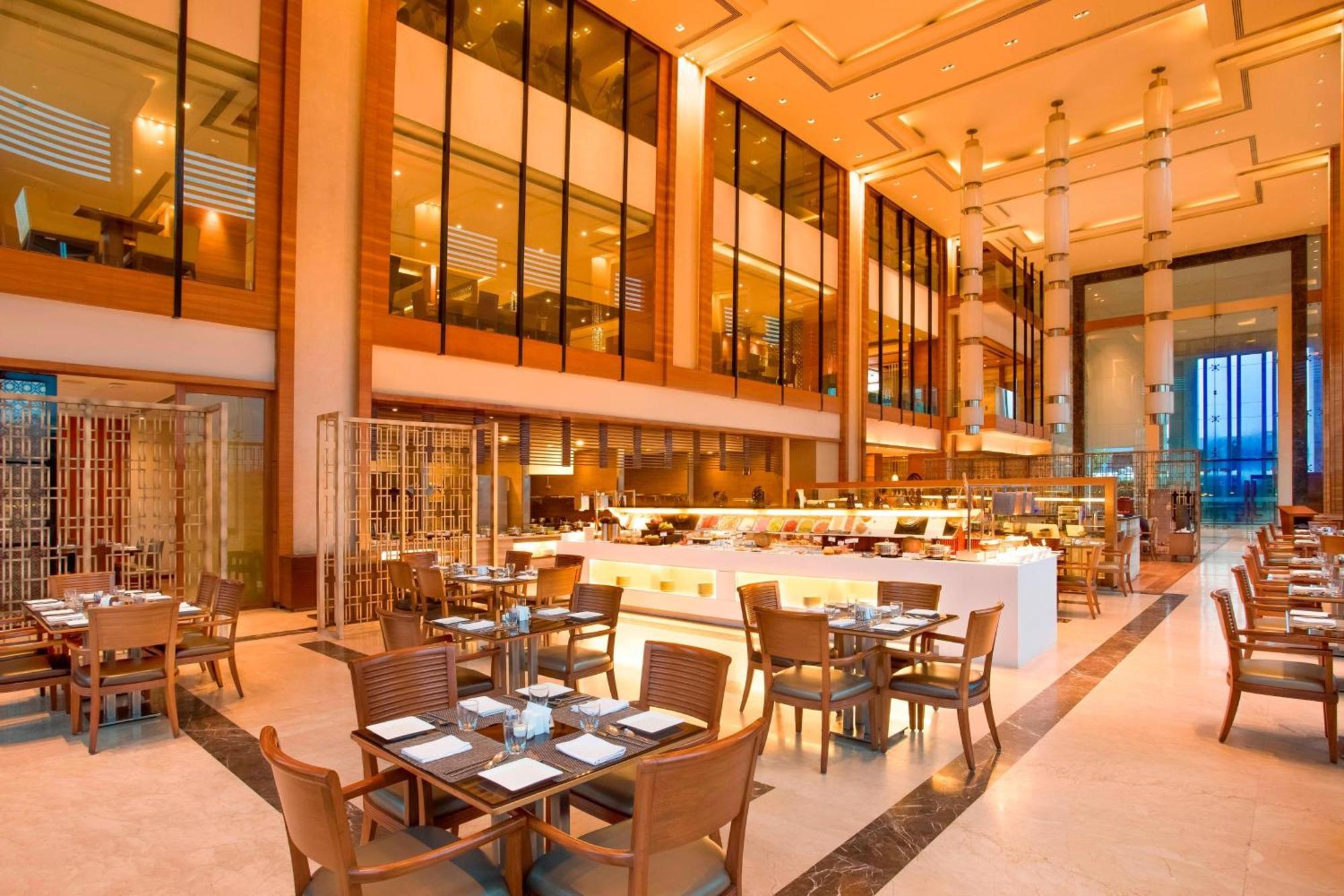 Courtyard By Marriott Ahmedabad Hotel Exterior photo