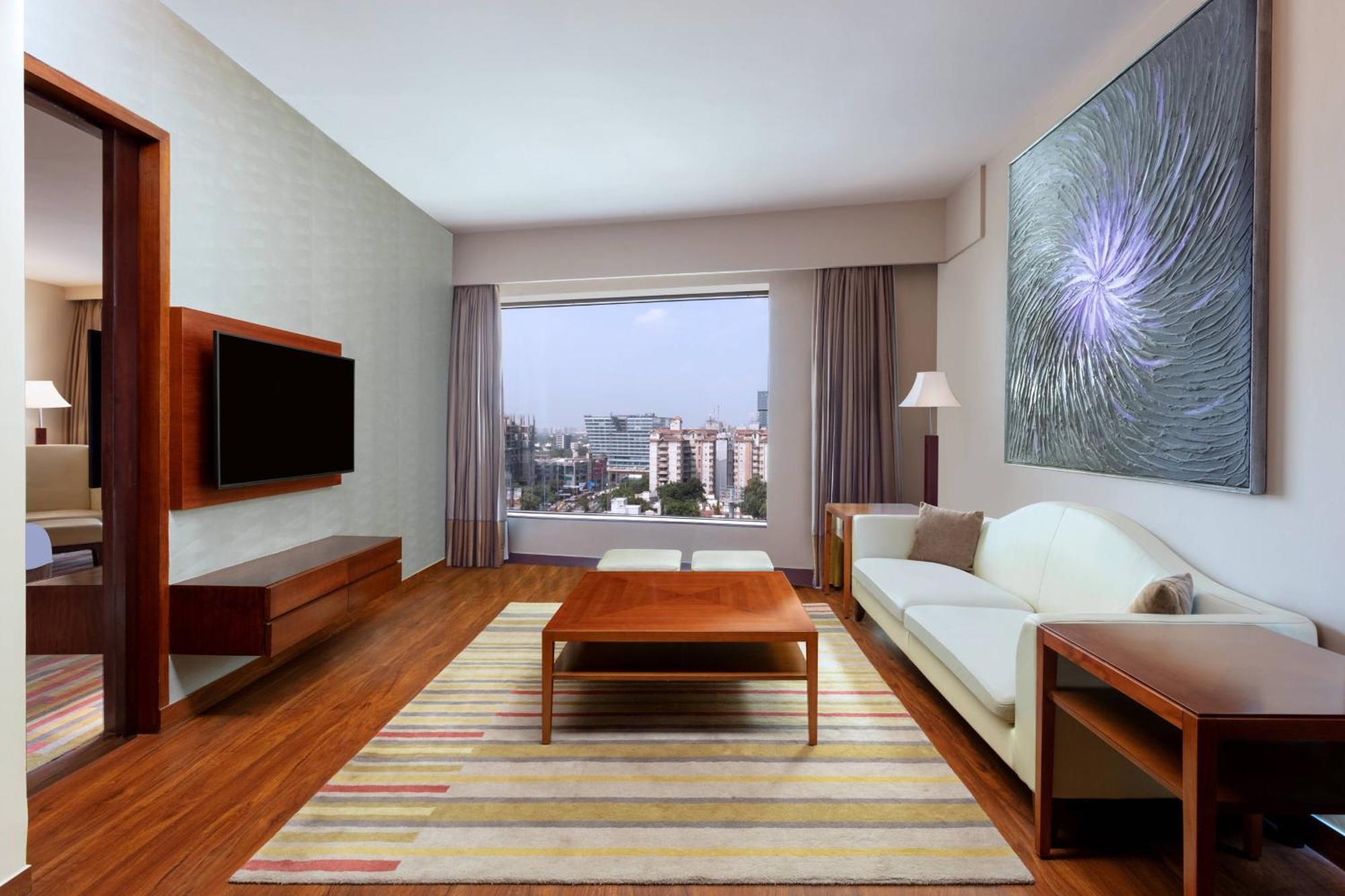 Courtyard By Marriott Ahmedabad Hotel Exterior photo