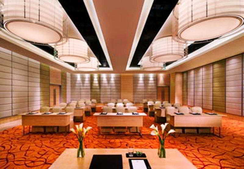 Courtyard By Marriott Ahmedabad Hotel Exterior photo