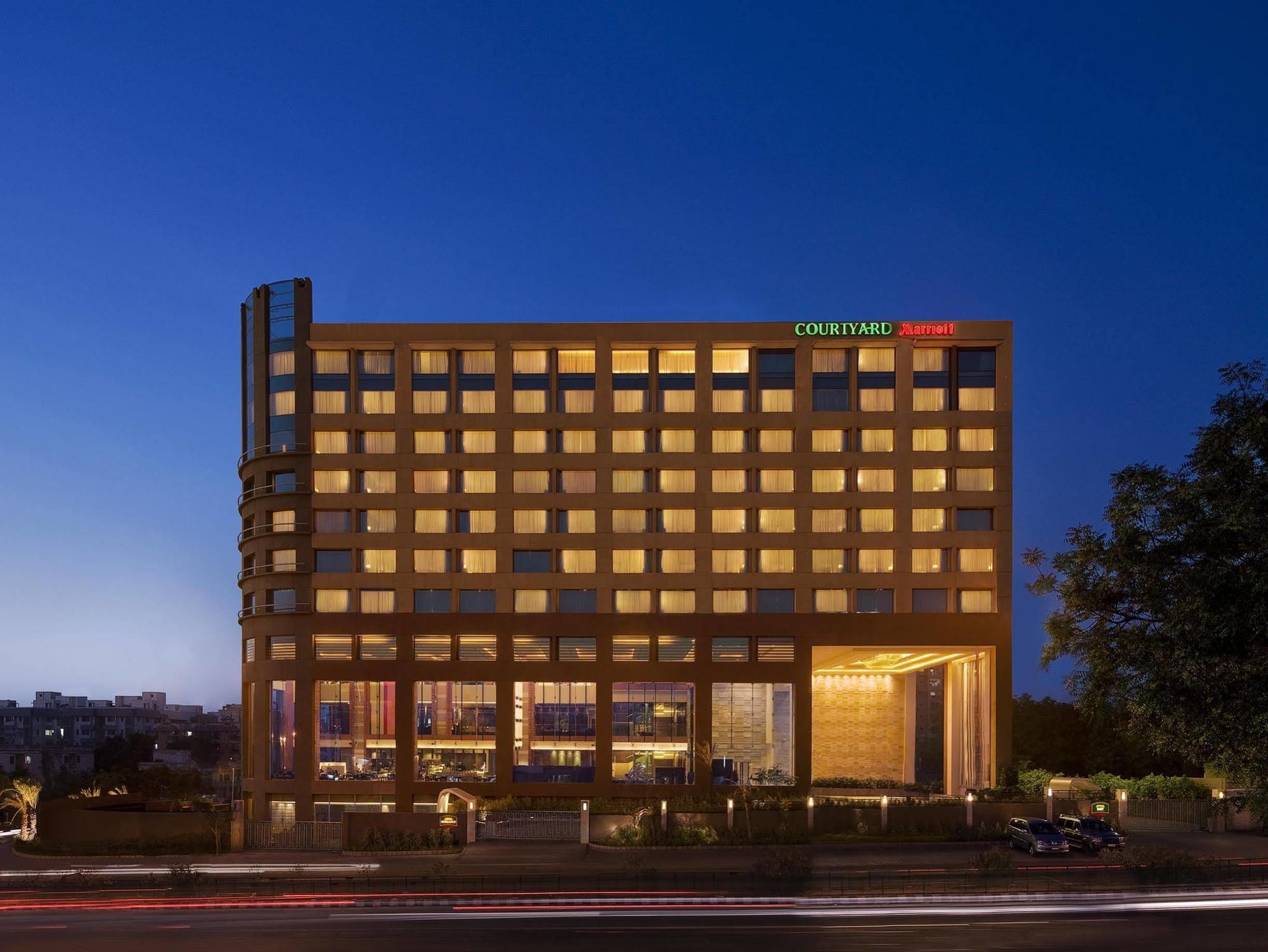 Courtyard By Marriott Ahmedabad Hotel Exterior photo