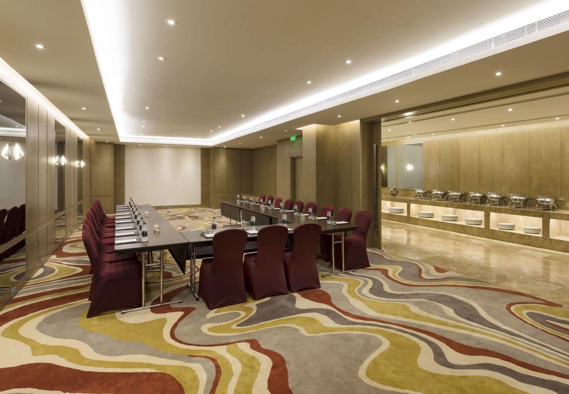 Courtyard By Marriott Ahmedabad Hotel Exterior photo